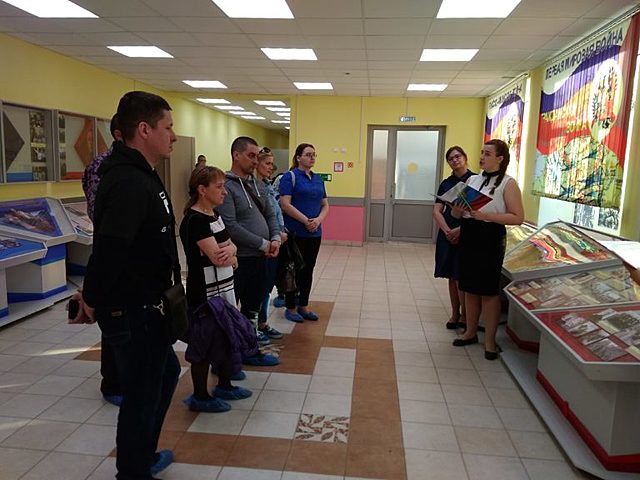 Экскурсия для родителей в канун праздника Победы.