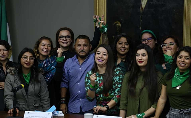 Activistas de "marea verde" exigen al Congreso de Hidalgo dictaminar en materia de ILE