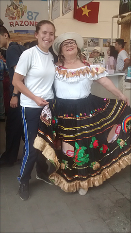 LA REPRESENTANTE Y DIANA