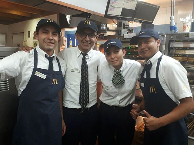 Comienza su vida laboral