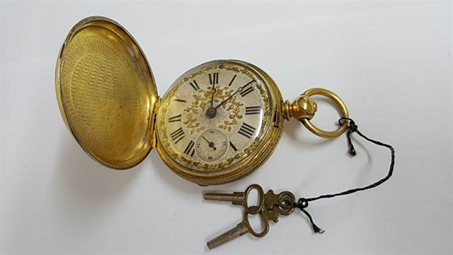 Se interesó por el reloj de su padre