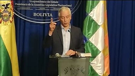 García Linera dice que Limbert murió por una bazuca de su propio bando y que recibió dinero de CC