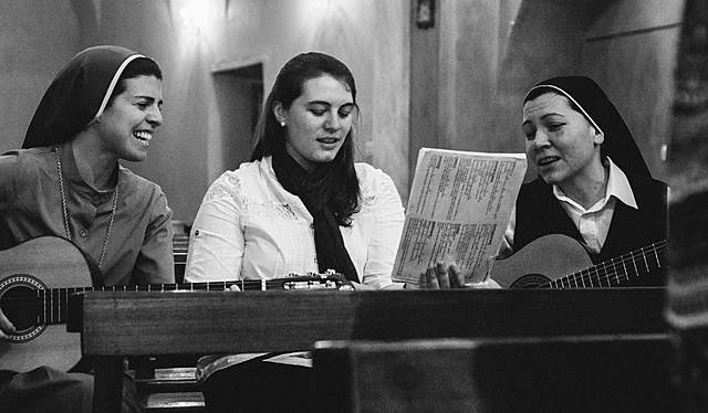 La introduccion de la religion.