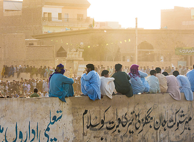 Sanaubar runs off with a band of singers & dancers