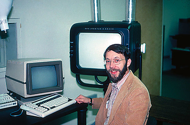 LOS INICIOS: UNA LÁMPARA LLAMADA LUXO (1979-1991)