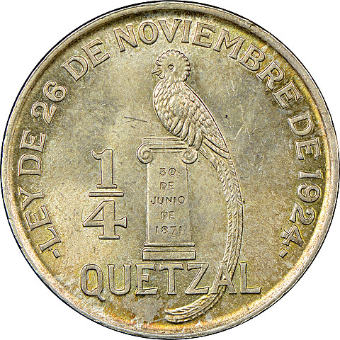 Se crea el quetzal como nueva unidad monetaria.