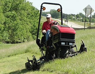Slope Mower with Side Frames