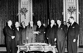 Tratado de París. Tratado constitutivo de la Comunidad  Europea del Carbón y del Acero (CECA)