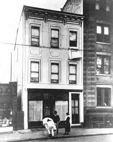 American's First Birth Control Clinic Opens