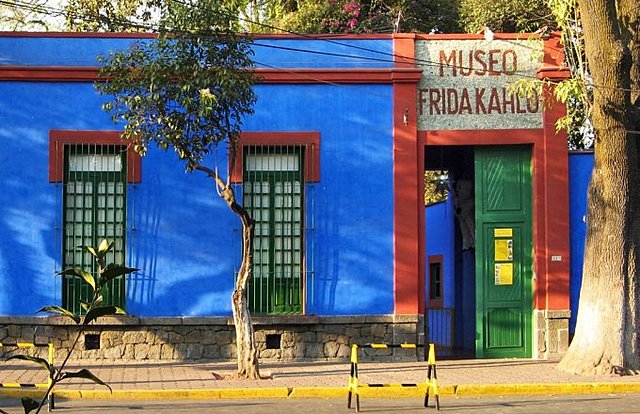 León Trotsky and his wife lived in exiles in the house of Frida