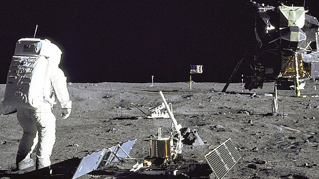 Japón envía su primera misión de exploración lunar.