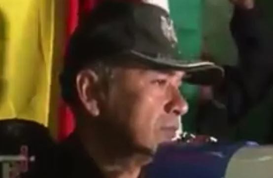 ¿Quién se rinde? Mira cómo el comandante de Tarija se unió al pueblo