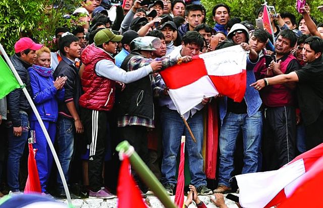 Seis autoridades del MAS renuncian en medio del caos