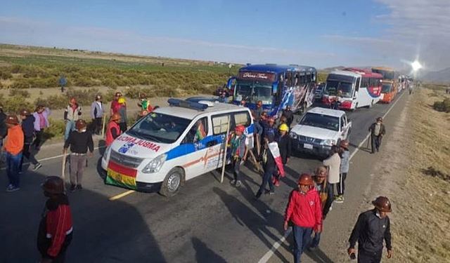 Masistas emboscan a caravana potosina con armas de fuego