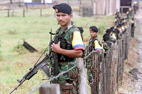 Gobierno y FARC acuerdan negociar el canje de 312 policías y militares secuestrados por 480 guerrilleros presos.