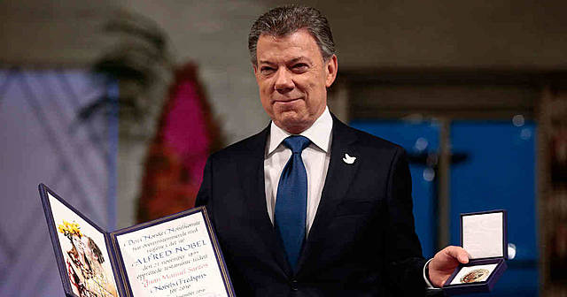 Santos gana el premio Nobel de la Paz 2016.
