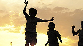 Timeline: Tras los pasos de la infancia y la adolescencia