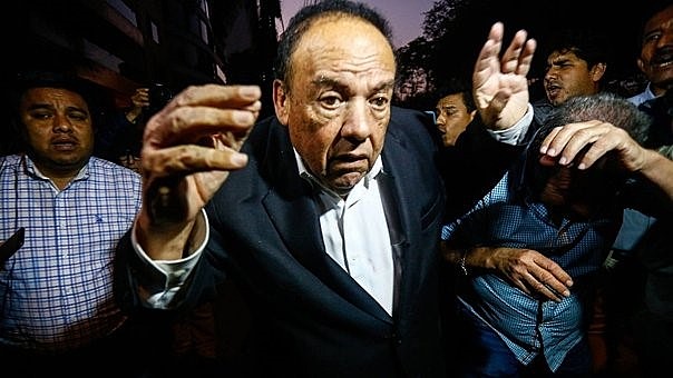 RENUNCIA DE LUIS ALVA CASTRO