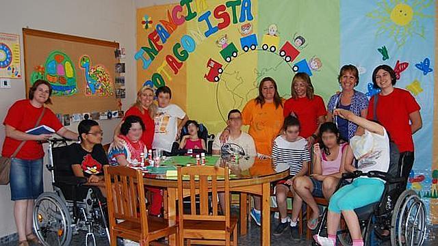 2000. Creación de Centros Regionales.