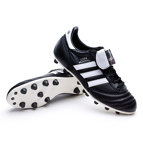 El séptimo zapato de fútbol de la historia