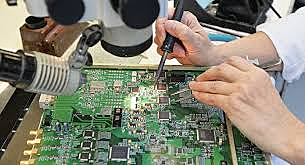 Aparece la microelectrónica