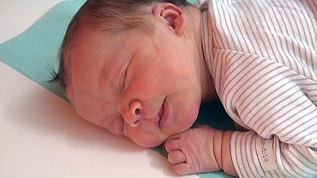 Ath-mun/ Amos is born