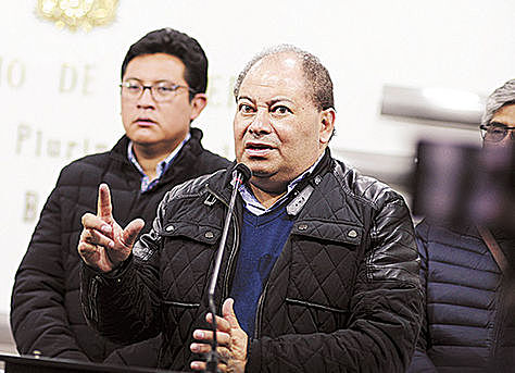 En menos de 48 horas renunciaron 17 autoridades