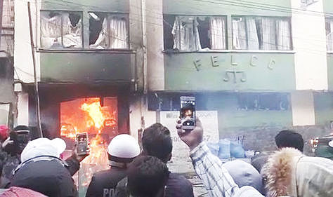 La violencia se desborda nuevamente en La Paz y El Alto; se reportan al menos 20 heridos