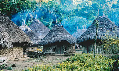 Rahim Khan goes to find Hassan