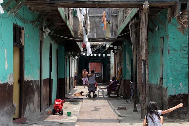 Matanza de 15 personas, entre ellos un menor, en Barrios Altos por parte del grupo paramilitar Colina.