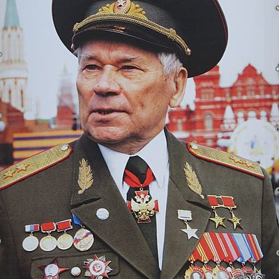 Timeline: Михаил Калашников(биография).