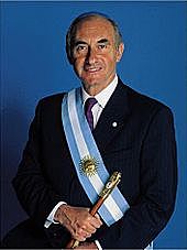 Asume la presidencia Fernando de la Rúa