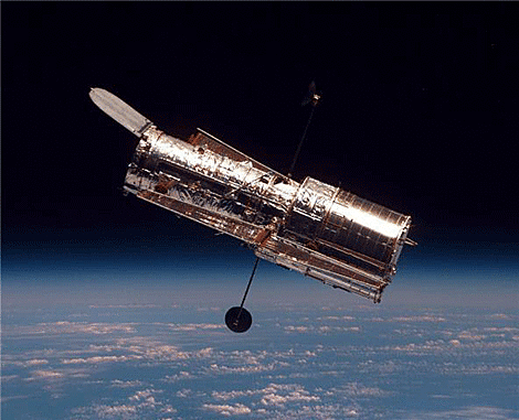 Telescopio más famoso  puesto en órbita terrestre (Hubble)