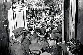 Ocurre la masacre de Trelew