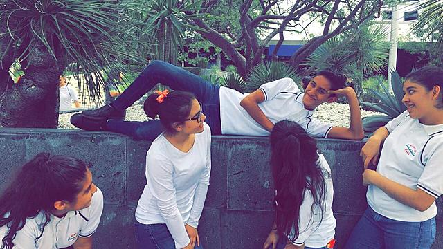 Primer Colegio donde estudié la prepa, se llama COLEGIO OVIEDO SCHöNTAL