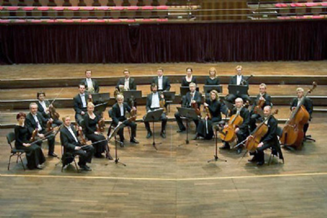 Va formar part de l'orquestra del teatre de praga