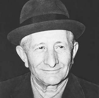 Carlo Gambino arrives in New York