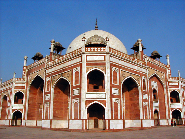 Humayun Dies, Architechural Masterpiece is Erected in his Honor