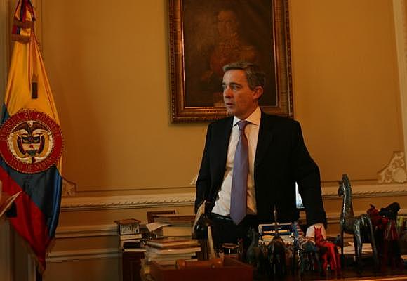 POSESIÓN DE ÁLVARO URIBE  VÉLEZ