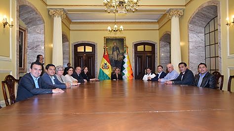 Áñez posesiona a un gabinete de transición de 11 ministros