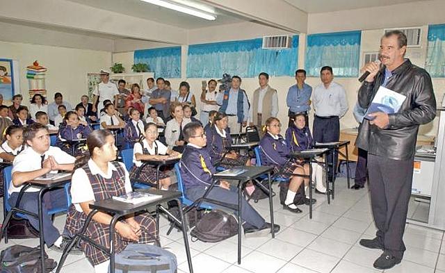 Encabeza Fox la firma el "Compromiso social de la educación"