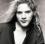 Members of the band go on to form Pearl Jam