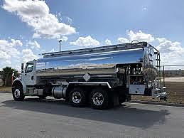 Amir and Baba flee to America