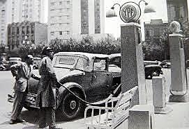 Primer surtidor de YPF