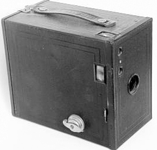 Cámara de cajón y rollo de celuloide
