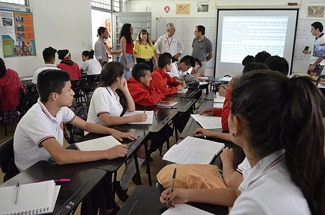 Mediante la Educación