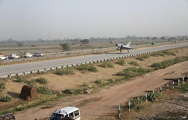 Yamuna Expressway: The purpose of the Yamuna express way is Traffic free transportation from Delhi to Agra