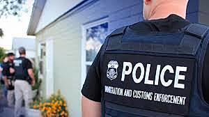 Ser reconocido por un oficial de la inmigración