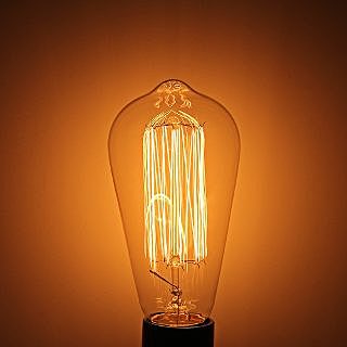 Se crea la bombilla con filamento de tungsteno