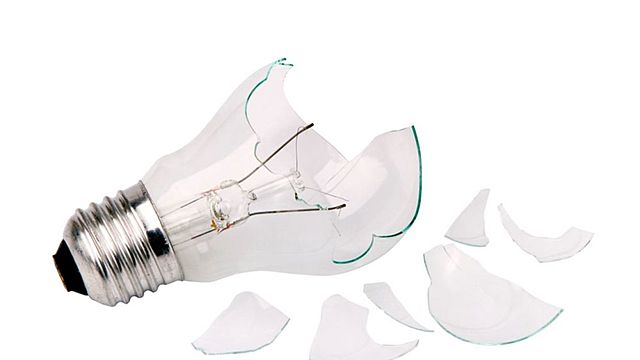 Directiva de la Unión Europea estableció un plazo para que en los estados miembros dejaran de fabricar y comercializar lámparas incandescentes.